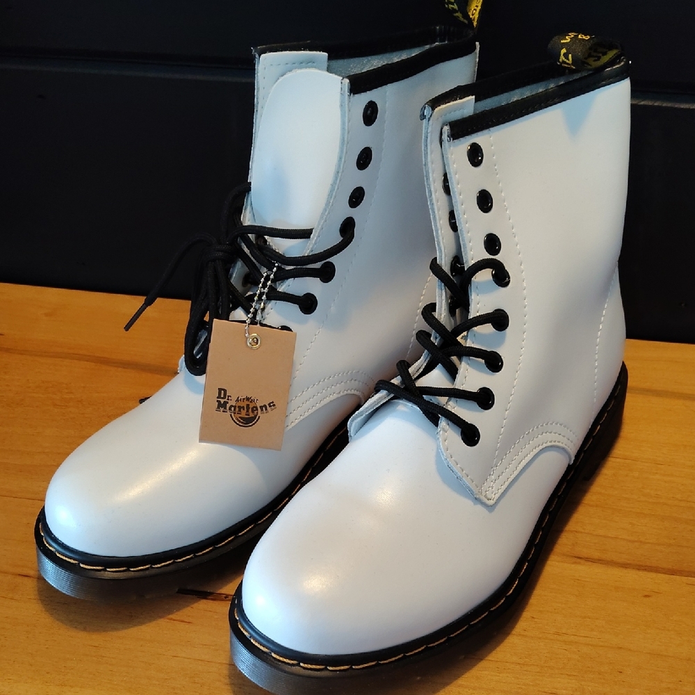 NWT Dr. Martens Airwair Premium Heritage Collection Mens 14 White Quilon Boots